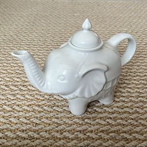 *NEW* Elephant Teapot